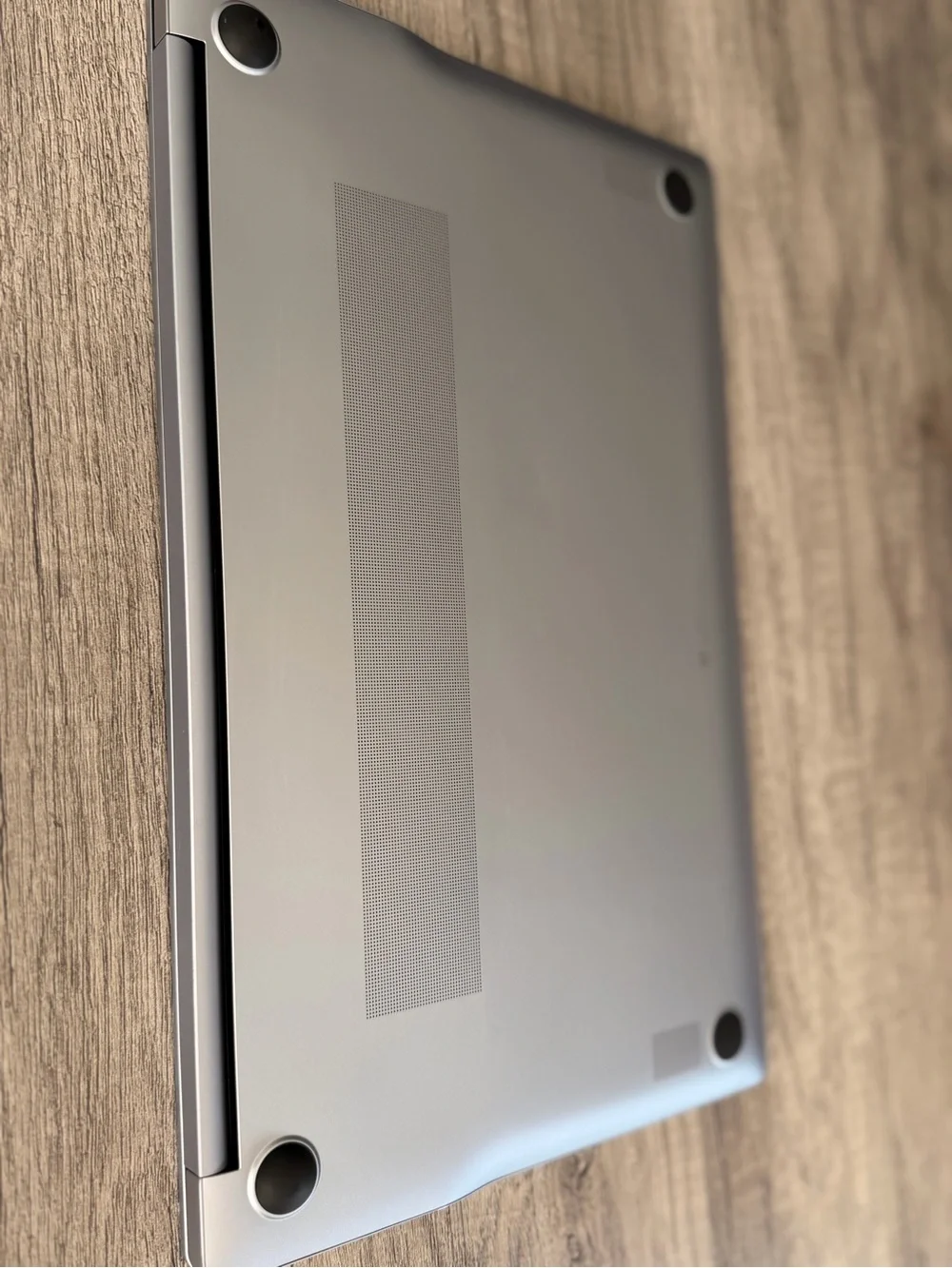 Samsung Silver Metallic Laptop Cover - Minimalist Design